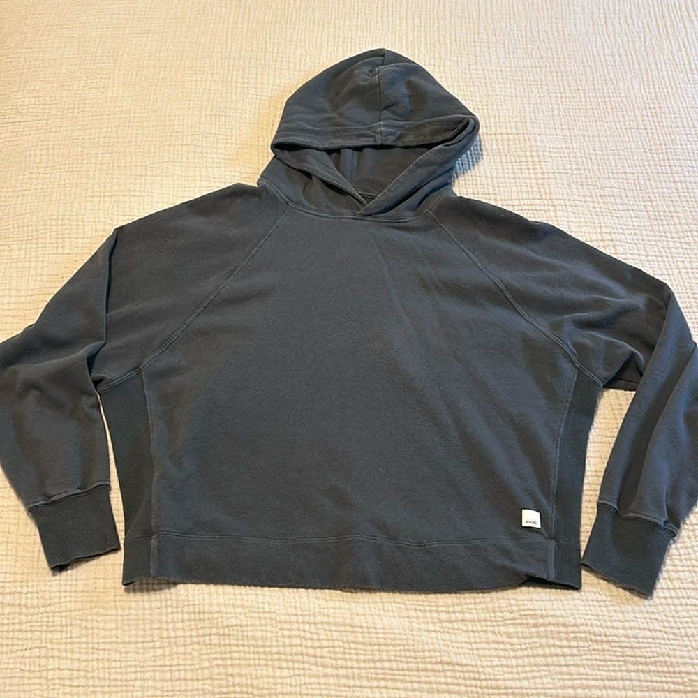 Vuori charcoal grey pull over hoodie women’s size small